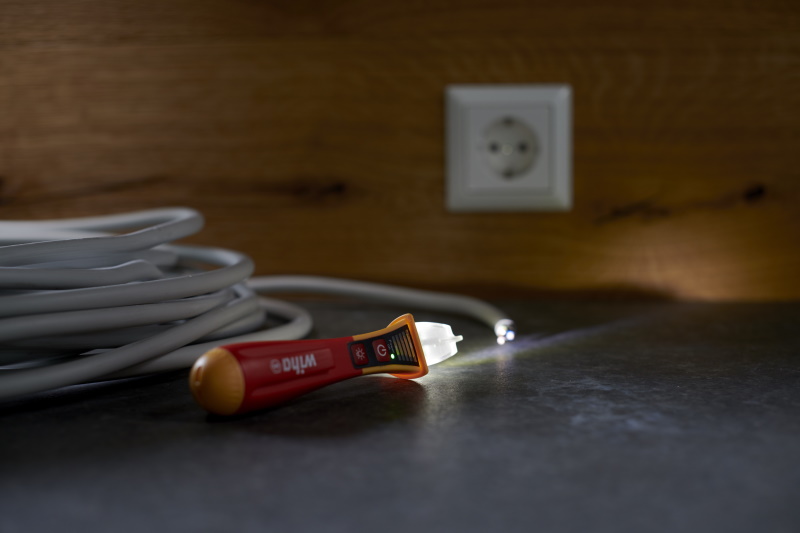 Wiha Spannungsprüfer Volt Detector - berührungslos -weltweit einsetzbar - 43797