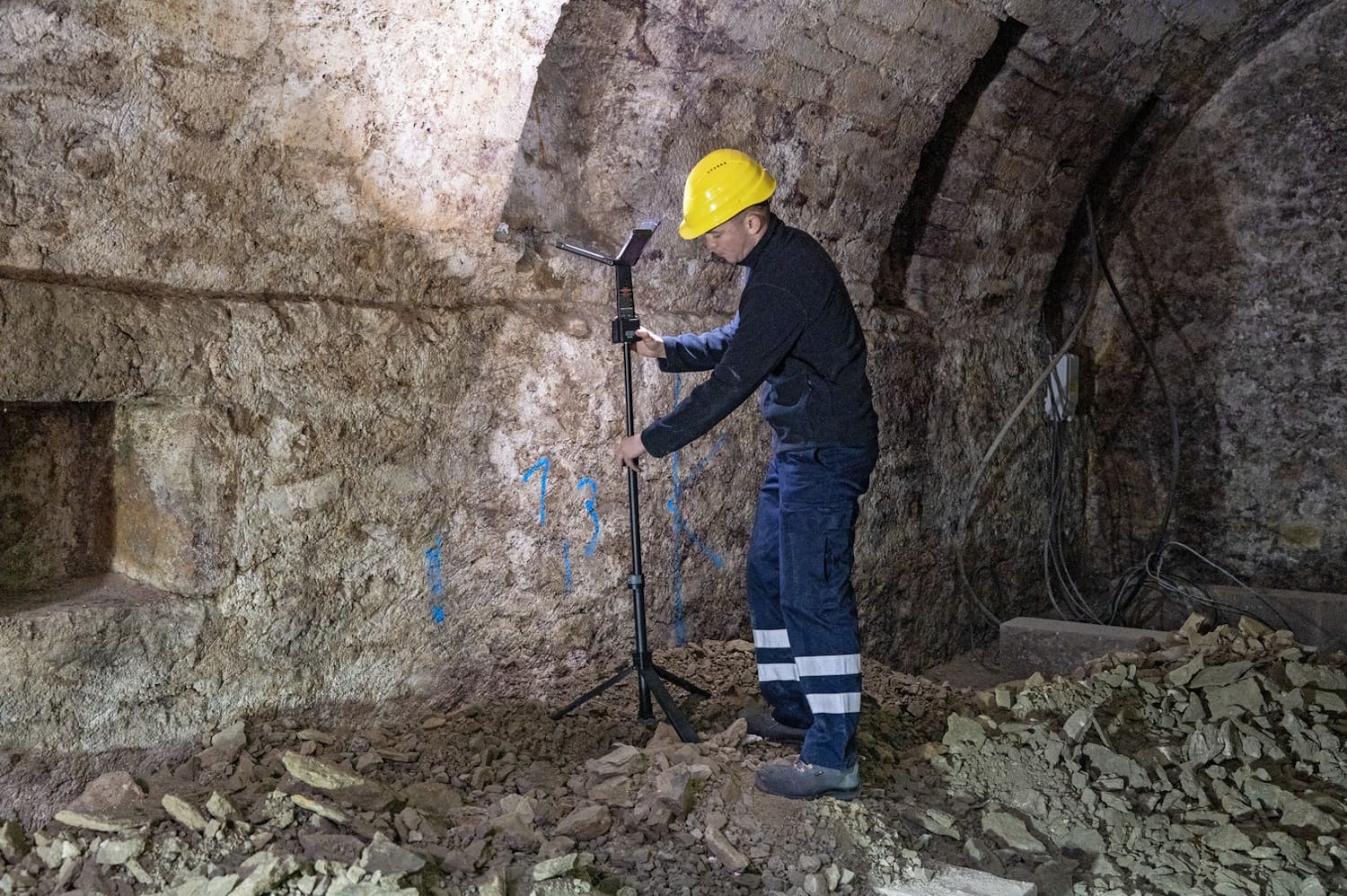 Brennenstuhl Baustrahler Akku LED - SL 2500 AT - mit Stativ - 2500 lm - IP65