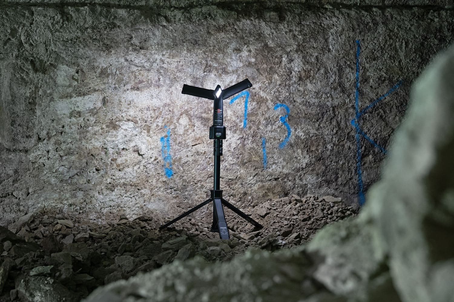 Brennenstuhl Baustrahler Akku LED - SL 2500 AT - mit Stativ - 2500 lm - IP65