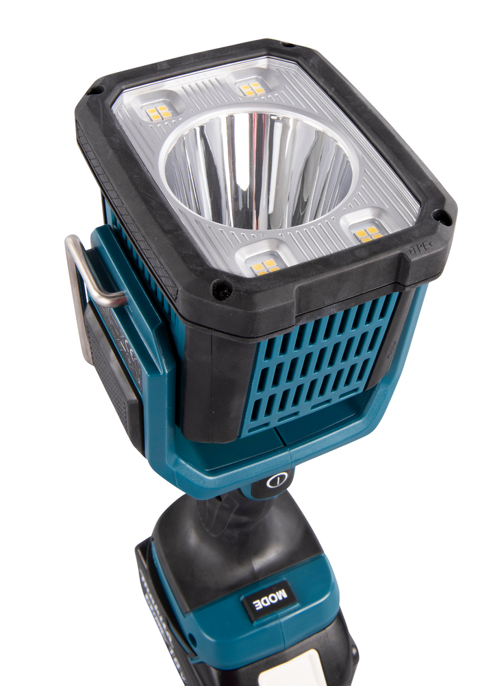 Makita LED-Akku-Handstrahler DML812 - 1250 lm - 14,4V/18V - bis 640m Reichweite