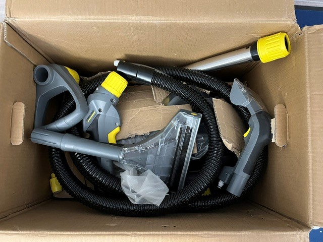 Kärcher Waschsauger Teppichreiniger Puzzi 8/1 ADV - B-WARE - sehr guter Zustand
